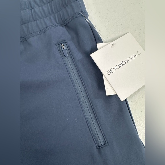 Beyond Yoga City Chic Wide Leg Cargo Pants Navy JetStretch Athleisure NWT XS - Picture 8 of 13